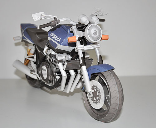 Yamaha XJR1300 02.JPG